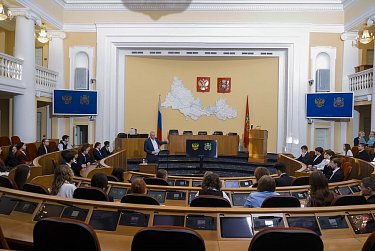Старшеклассники заняли депутатские кресла
